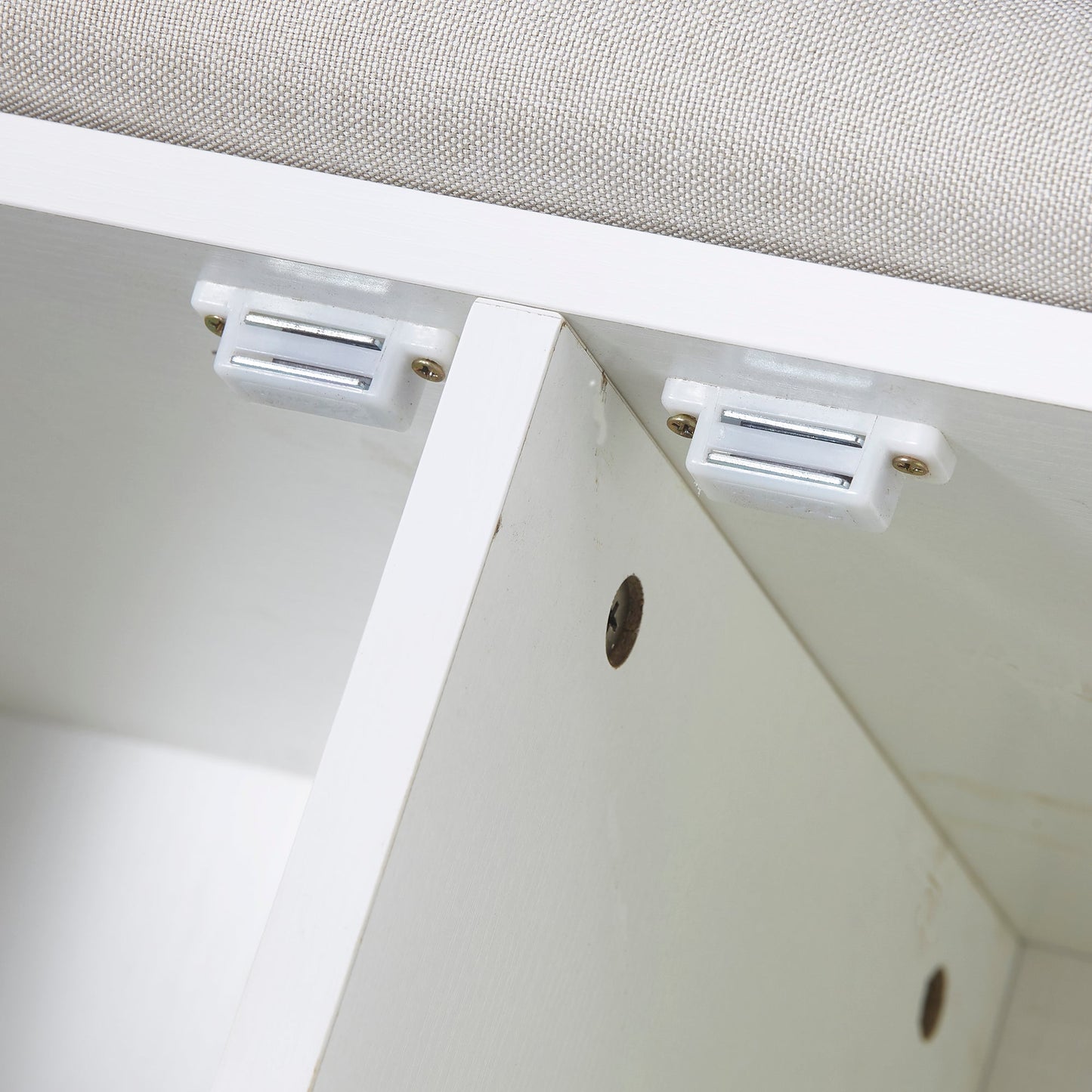 Banc à chaussures d'entrée Pefelife avec armoire de rangement 28,74 po Étagère à chaussures avec armoires à deux portes Étagères rembourrées Organisateur de couloir Meuble de rangement blanc